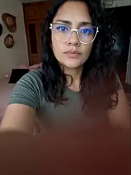 Thaliacooper  online show from September 19, 2025, 6:23 pm