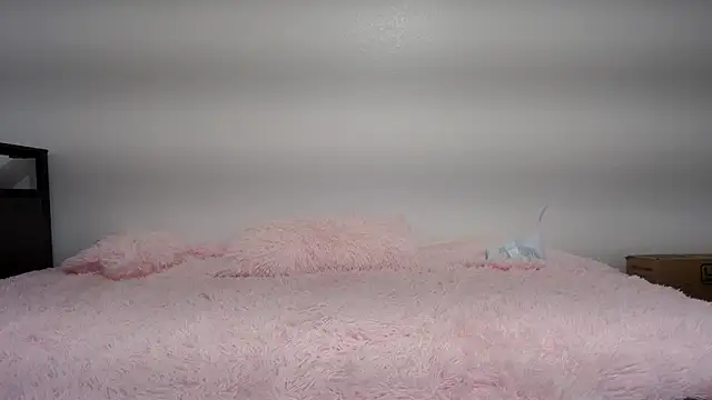 QueenLolaX online show from March 19, 2026, 5:29 am