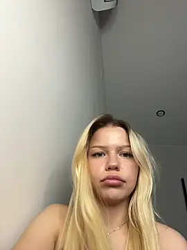 TinyTrixi online show from July 31, 2026, 5:54 pm