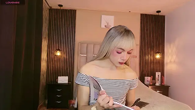 Megan Do Santos online show from January 15, 2026, 2:42 pm