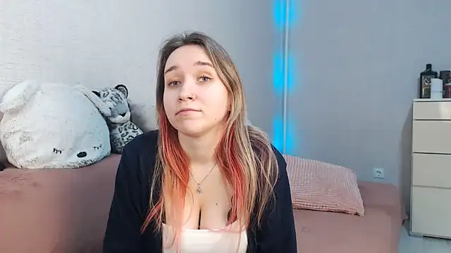 lovely hayley online show from February 11, 2026, 9:36 pm