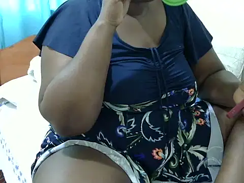 Snapshot of Pretty_lilly02 chatting on February 11, 2026, 9:42 am Pretty lilly02 online show from February 11, 2026, 9:42 am