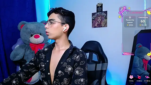 OwenBluee online show from June 16, 2026, 12:43 am