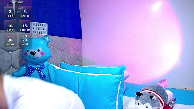 OwenBluee online show from March 7, 2025, 6:57 am