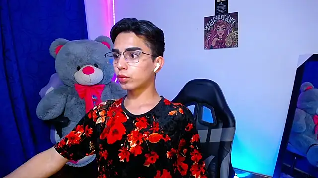 OwenBluee online show from June 15, 2026, 6:13 am