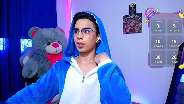 OwenBluee online show from June 25, 2026, 1:49 pm