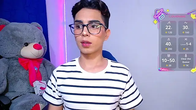OwenBluee online show from April 23, 2026, 9:49 am