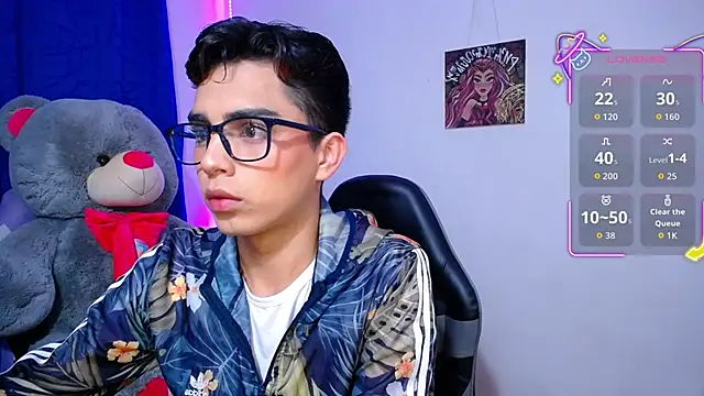 OwenBluee online show from May 3, 2026, 11:19 pm