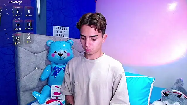 OwenBluee online show from March 1, 2025, 5:52 am