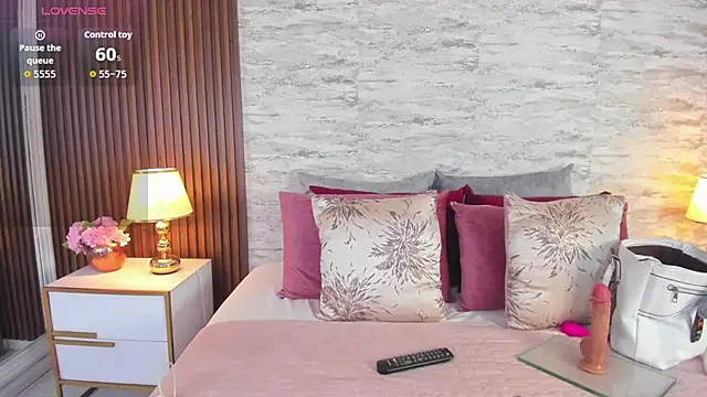 AndreaPink2024 online show from January 7, 2026, 12:32 pm