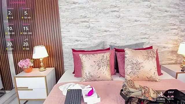 AndreaPink2024 online show from October 29, 2025, 1:21 pm