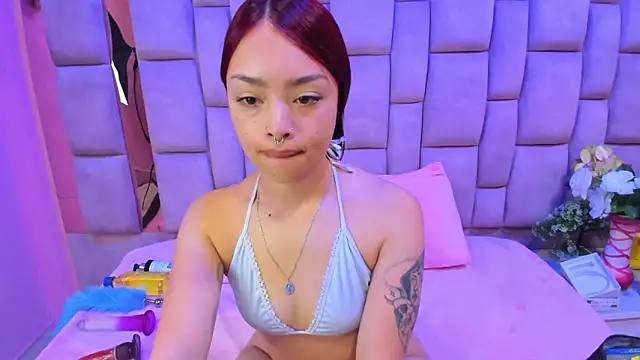 Sofia Mirandaa18 online show from October 18, 2025, 1:13 pm