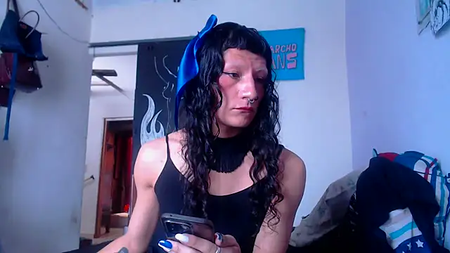 Snapshot of Zafiro_subversiva chatting on November 15, 2025, 1:26 pm Zafiro subversiva online show from November 15, 2025, 1:26 pm