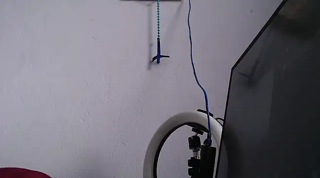 Snapshot of Zafiro_subversiva chatting on March 15, 2025, 8:32 pm Zafiro subversiva online show from March 15, 2025, 8:32 pm