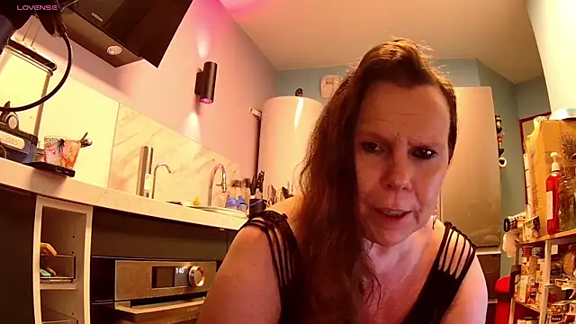 Endrocleia online show from June 3, 2026, 11:42 pm