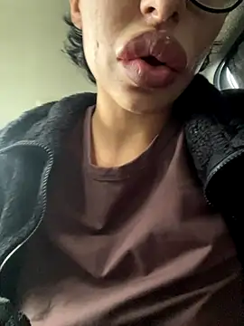 myloveforyouu online show from November 23, 2025, 10:09 pm