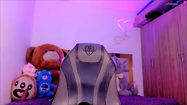 Lucidollts  online show from February 7, 2025, 5:52 am