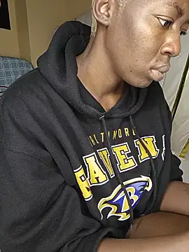 SquirtQueen16 online show from June 3, 2026, 4:12 pm