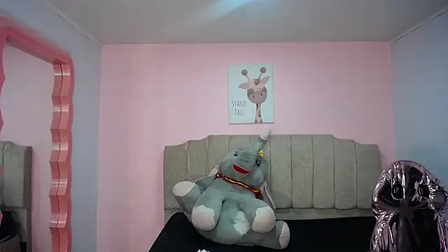 lizzyluk ch online show from February 24, 2025, 8:14 pm