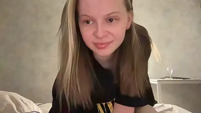 Snapshot of wrenlie chatting on June 2, 2026, 3:56 pm wrenlie online show from June 2, 2026, 3:56 pm