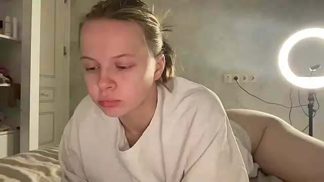 Snapshot of wrenlie chatting on May 15, 2026, 10:52 pm wrenlie online show from May 15, 2026, 10:52 pm