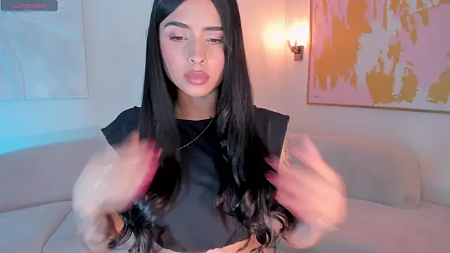 Snapshot of MariaHerrera_ chatting on June 26, 2026, 11:43 pm MariaHerrera online show from June 26, 2026, 11:43 pm