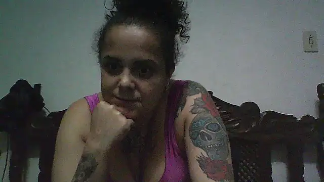 Hotbucet online show from February 25, 2025, 10:09 pm