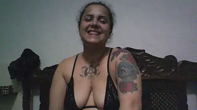 Hotbucet online show from February 25, 2025, 1:09 am