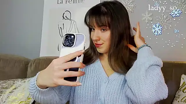 Snapshot of Sofia_Hugs chatting on January 30, 2025, 11:11 am Sofia Hugs online show from January 30, 2025, 11:11 am