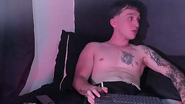 Dylanwhite23  online show from October 11, 2025, 10:11 pm