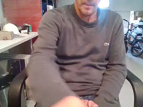 Snapshot of Raimundo1971 chatting on April 15, 2026, 2:32 pm Raimundo1971 online show from April 15, 2026, 2:32 pm