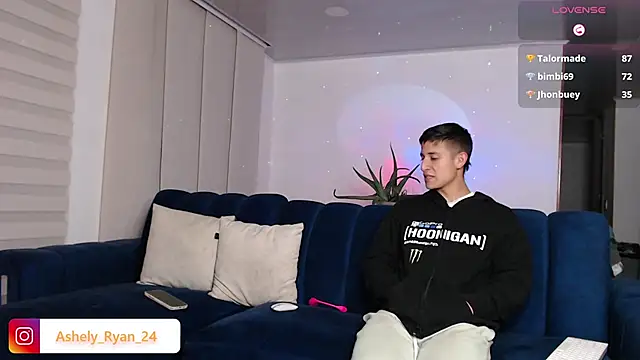 ashely ryan24 online show from March 6, 2025, 2:19 am