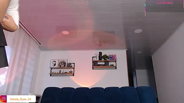 ashely ryan24 online show from February 18, 2026, 10:50 pm