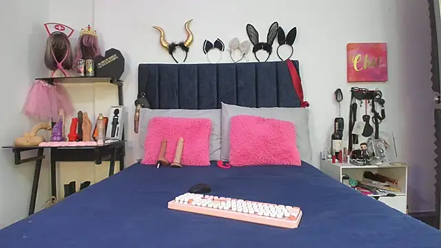 emmily giraldo online show from June 22, 2026, 1:41 pm