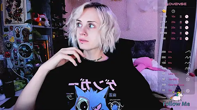 NaniMoore online show from October 18, 2025, 8:44 pm