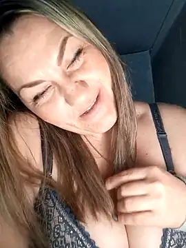 Snapshot of Ant0nina chatting on March 21, 2025, 10:17 pm Ant0nina online show from March 21, 2025, 10:17 pm