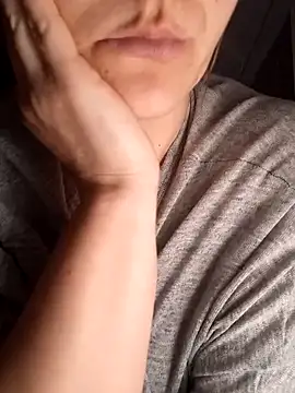 Snapshot of Ant0nina chatting on February 9, 2025, 6:37 pm Ant0nina online show from February 9, 2025, 6:37 pm