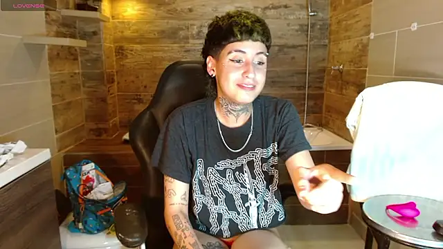 Snapshot of Ethan_lennox chatting on March 5, 2026, 6:59 pm Ethan lennox online show from March 5, 2026, 6:59 pm