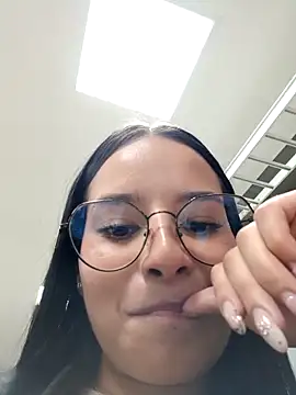 Snapshot of _vaness chatting on March 3, 2026, 11:45 pm vaness online show from March 3, 2026, 11:45 pm