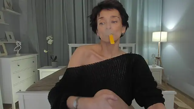 SimonaDeBeauvoir online show from February 8, 2025, 11:33 am