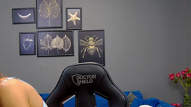 AnneHove online show from March 11, 2025, 11:23 am