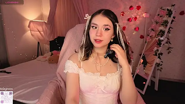 Snapshot of lilly_Cherry_ chatting on June 25, 2026, 11:37 am lilly Cherry online show from June 25, 2026, 11:37 am
