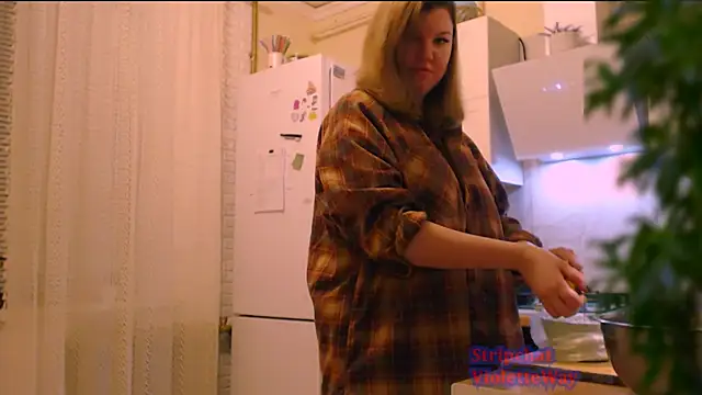 VioletteWay online show from February 13, 2025, 11:58 pm