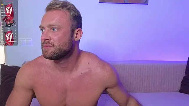 Snapshot of MaxMia chatting on October 3, 2025, 1:56 pm MaxMia online show from October 3, 2025, 1:56 pm