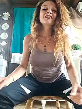 vampvanna23 online show from September 9, 2025, 1:09 pm