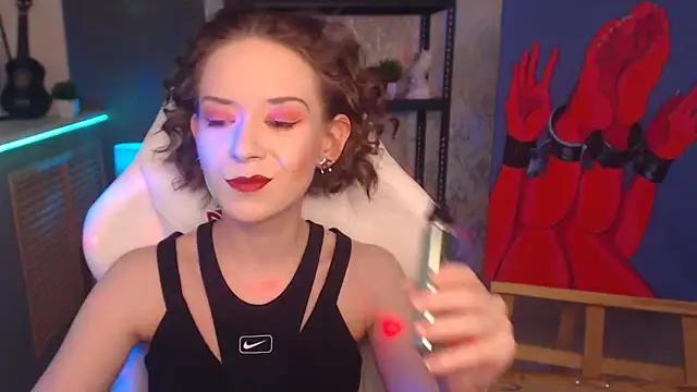 FascinatingEyess online show from March 18, 2025, 8:39 am