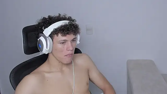 laurent nova online show from September 18, 2025, 6:44 pm