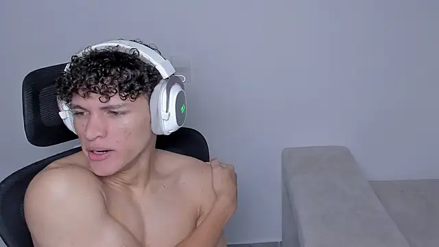 laurent nova online show from September 17, 2025, 6:32 pm