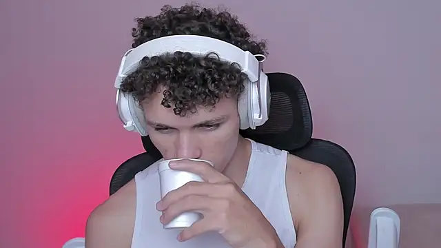 laurent nova online show from October 21, 2025, 5:01 pm