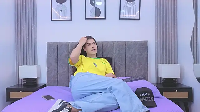 Luciana Ortiz1 online show from June 24, 2026, 7:33 pm